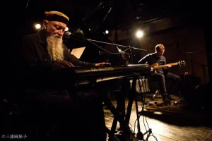 「Terry Riley・Gyan Riley」アー写