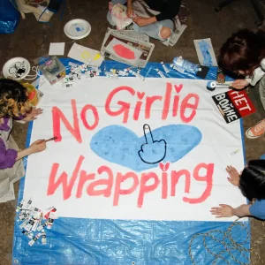 「No Girlie Wrapping」OCHA∞MEアートワーク