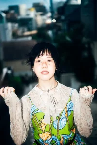 【NEWS】梅井美咲 シングル「Tear. :*+」配信開始 ソロ名義の1stアルバム『Asleep Above Creatures』に収録されないアウトサイド・シングル 梅井美咲アー写
