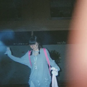 「裸足」ラムファイターアートワーク