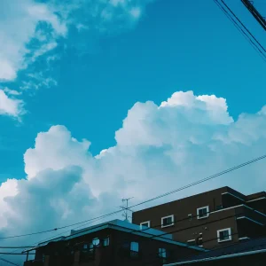 「In The Sky」Charluアートワーク