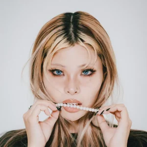 『5FEET』/ Charluアートワーク