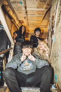 【NEWS】4人組邦ロック/ポップ・バンド バイバイ・ニーチェ 2曲入りシングル「季節は、夏」配信開始 バイバイ・ニーチェアー写