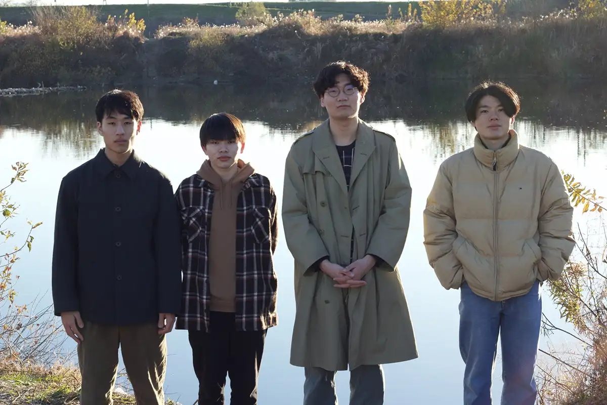 Girl and Shipwreckアー写