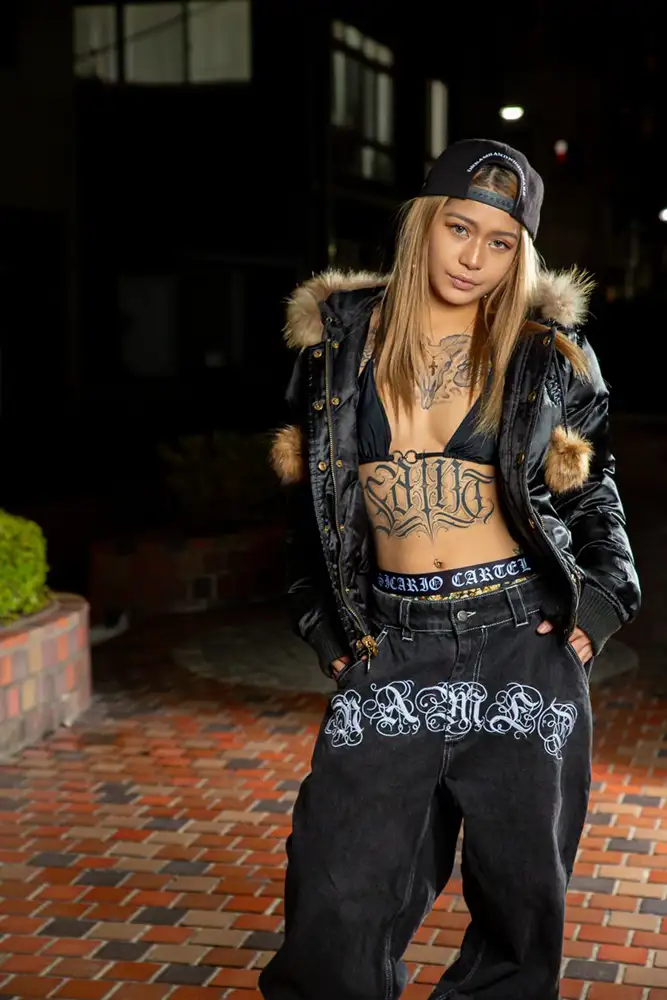 EVEE THE BLACK GOATアー写