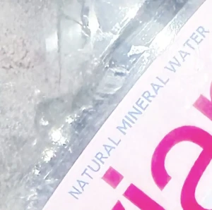 「evian」/ En7idアートワーク