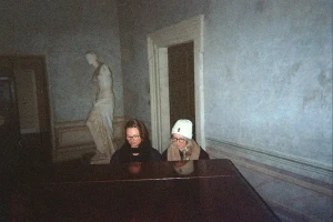 Félicia Atkinson & Christina Vantzouアー写