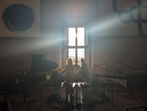 Félicia Atkinson & Christina Vantzouアー写