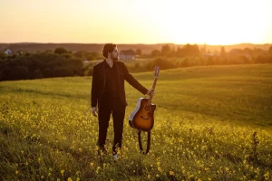 【NEWS】リトアニアのSSW Justinas Stanislovaitis シングル「Leaves in the Wind」配信開始 & MV公開 Justinas Stanislovaitisアー写