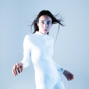 【NEWS】Maika Loubté ニューアルバム『House of Holy Banana』からの第5弾シングル「Super Producer」配信開始 フランス語ラップで挑む新境地 Maika Loubtéアー写