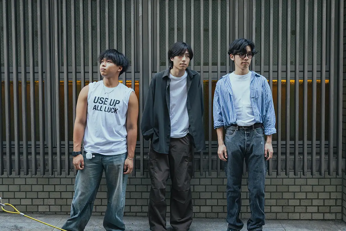 Still Cryingアー写
