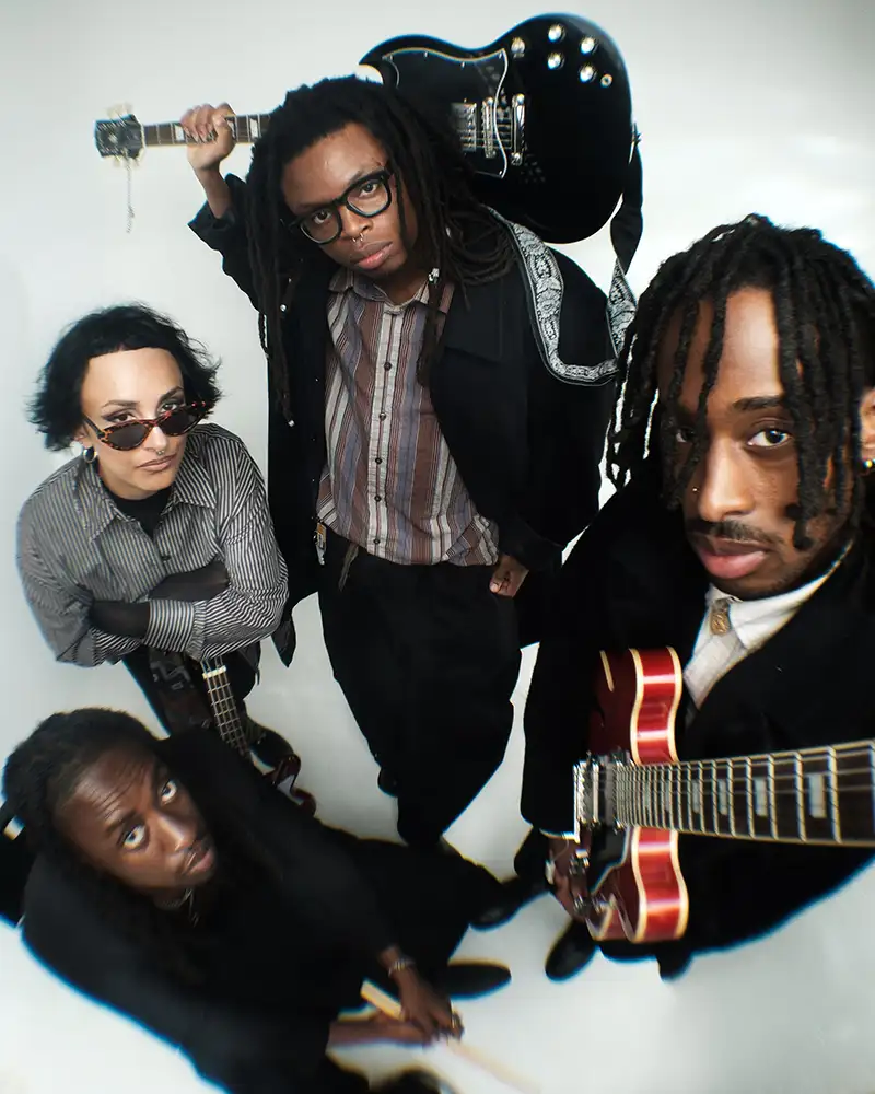 『SUNLIGHT ECHOES』/ WHITELANDSアー写