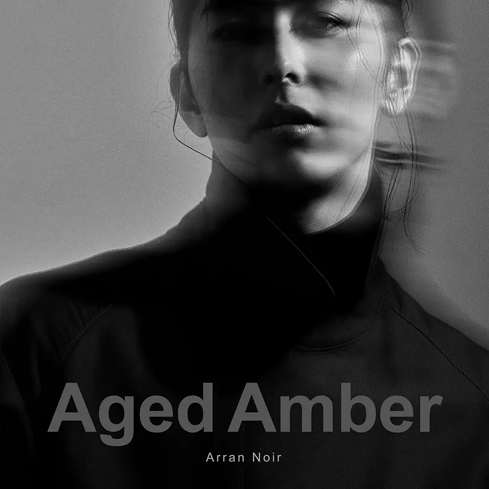 『Aged Amber』/ Arran Noirアートワーク