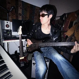 「ルナティック・ハイウェイ・レディオ」/ Eco Skinnyアートワーク