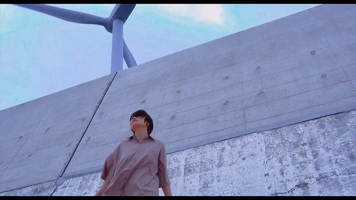 「For Us」/ Hannah Warm　MVサムネ