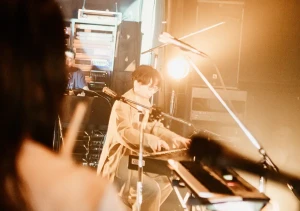 Kan Sano ライブ映像サムネ。