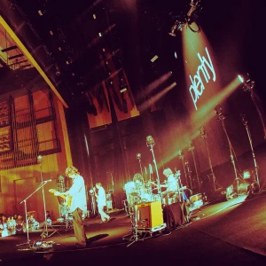 【NEWS】plenty 再始動後初となるワンマンライブ「plenty re:birth」のライブ音源8/26に配信開始 & 新曲「いつかのあの約束」9/2に配信リリース決定 『ライブ「plenty re:birth」26.07.07 LINE CUBE SHIBUYA (渋谷公会堂)』アートワーク